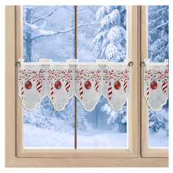 Spitzen-Gardine Adventsschmuck in rot dekoriert im Fenster