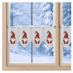 Spitzen-Gardine Wichtel in rot-weiß dekoriert im Fenster