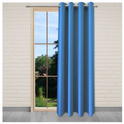 Verdunklungs-Vorhang Arjan in blau dekoriert im Fenster