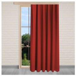 Verdunklungs-Vorhang Arjan in rot dekoriert im Fenster